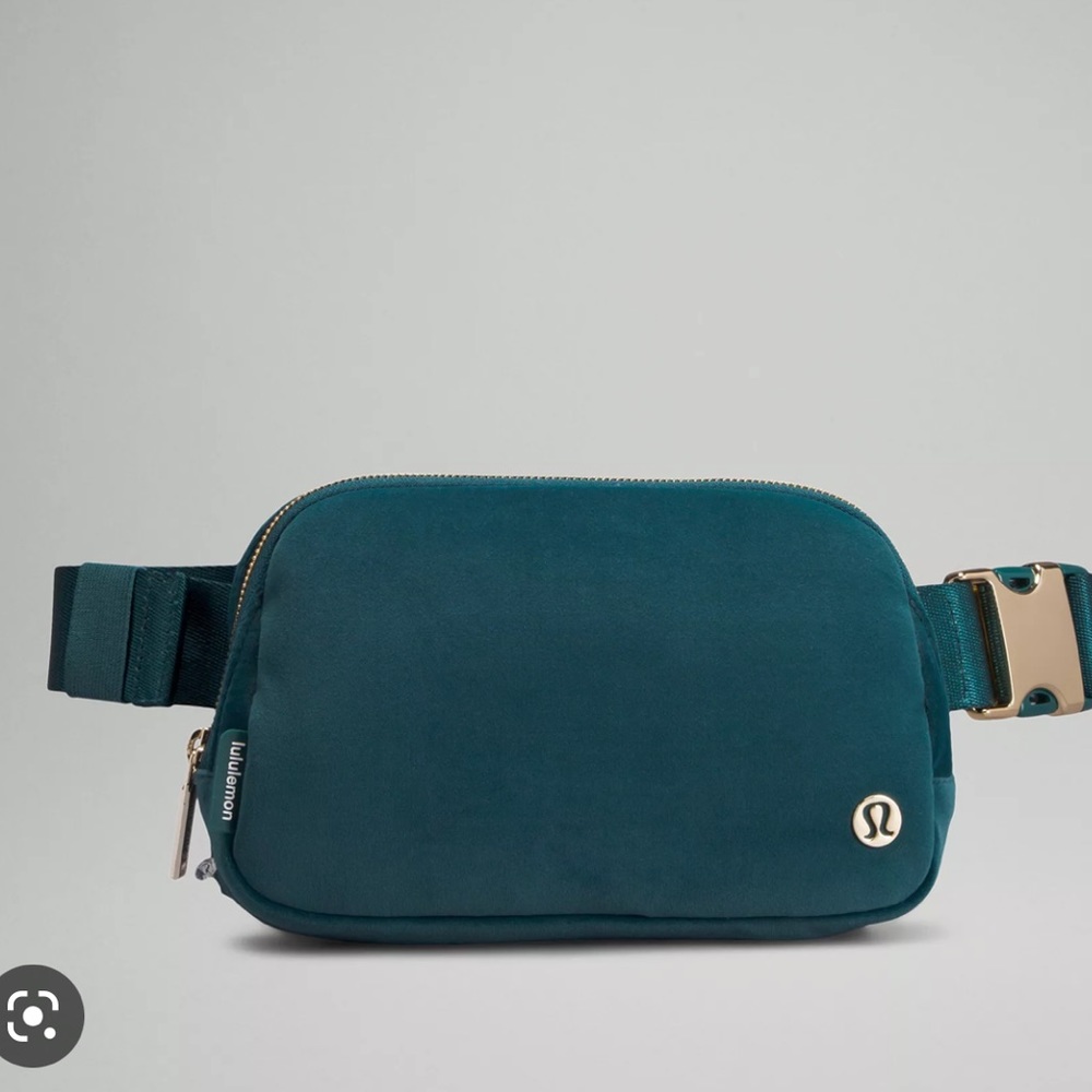 NWT Lululemon Everywhere Belt Bag Velour Green Jasper/ Gold